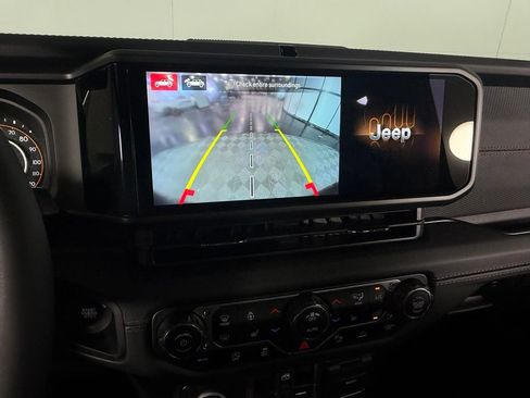 Used 2025 Jeep Wrangler Unlimited Rubicon AWD/4WD image 18
