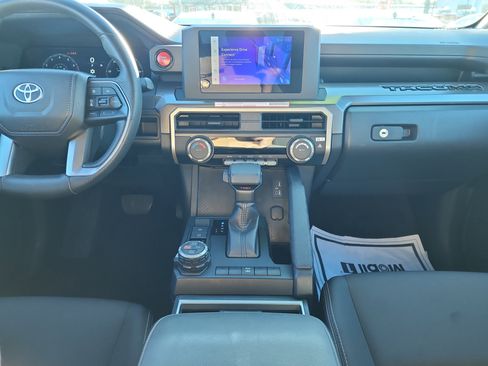 Used 2025 Toyota Tacoma TRD Off-Road image 15