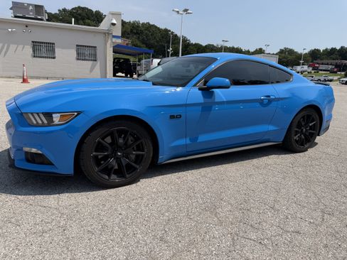 Used 2017 Ford Mustang GT Premium w/ Equipment Group 401A RWD image 3