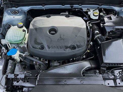 Used 2020 Volvo XC40 T5 Momentum w/ Protection Package Premier image 31