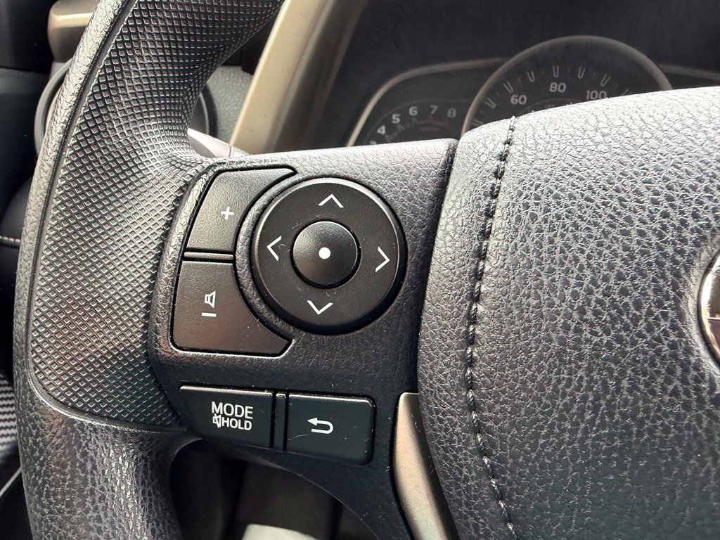 Used 2015 Toyota RAV4 XLE AWD/4WD image 5