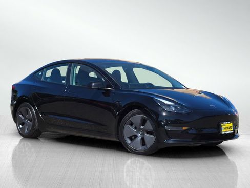 Used 2023 Tesla Model 3 Standard Range RWD image 2