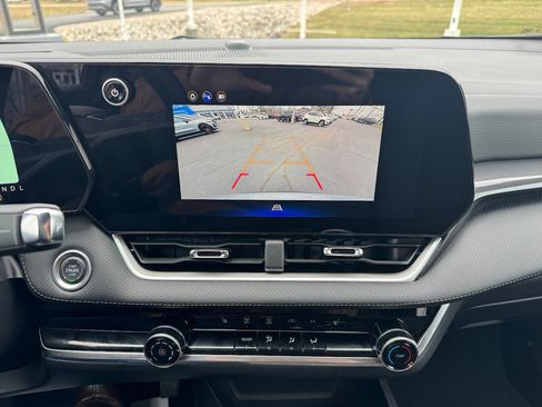 Used 2025 Chevrolet Equinox LT image 13