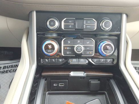 Used 2021 GMC Yukon Denali w/ Denali Premium Package image 16