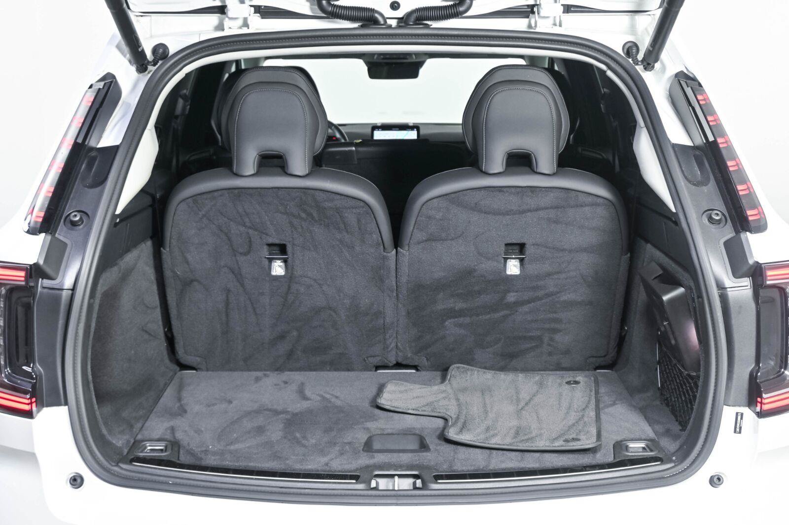 Certified 2025 Volvo EX90 Plus AWD/4WD image 29