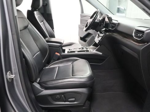 Used 2022 Ford Explorer Limited w/ Equipment Group 301A AWD/4WD image 37
