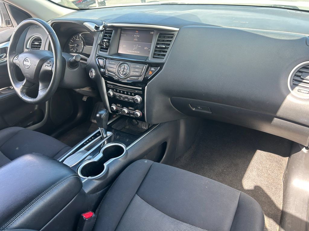 Used 2018 Nissan Pathfinder SV FWD image 36