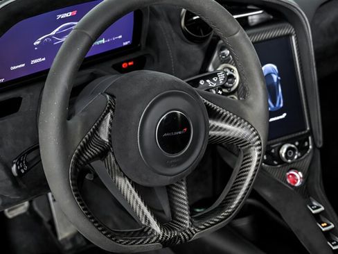Used 2018 McLaren 720S RWD image 23
