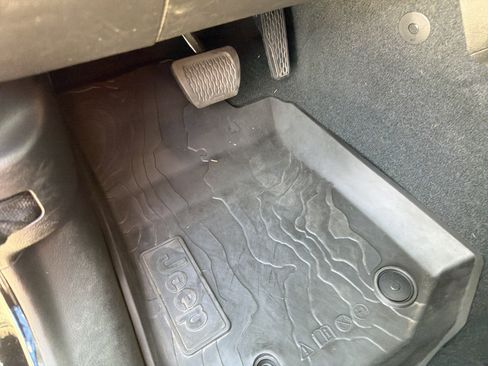 Used 2022 Jeep Wrangler Unlimited Rubicon w/ LED Lighting Group image 17