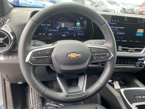 Used 2025 Chevrolet Equinox LT w/ Convenience Package II image 11