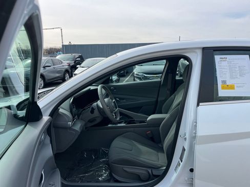 Used 2025 Hyundai Elantra SEL FWD image 27