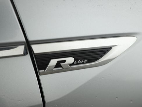 Used 2020 Volkswagen Tiguan SE R-Line image 5