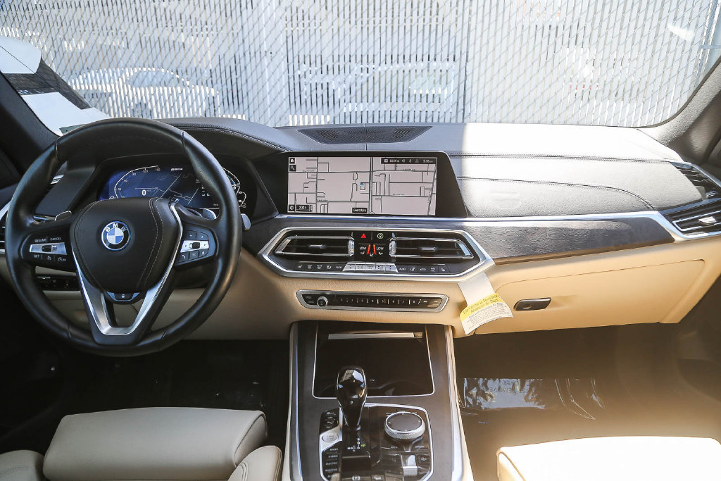 Used 2022 BMW X5 xDrive45e w/ Premium Package AWD/4WD image 9