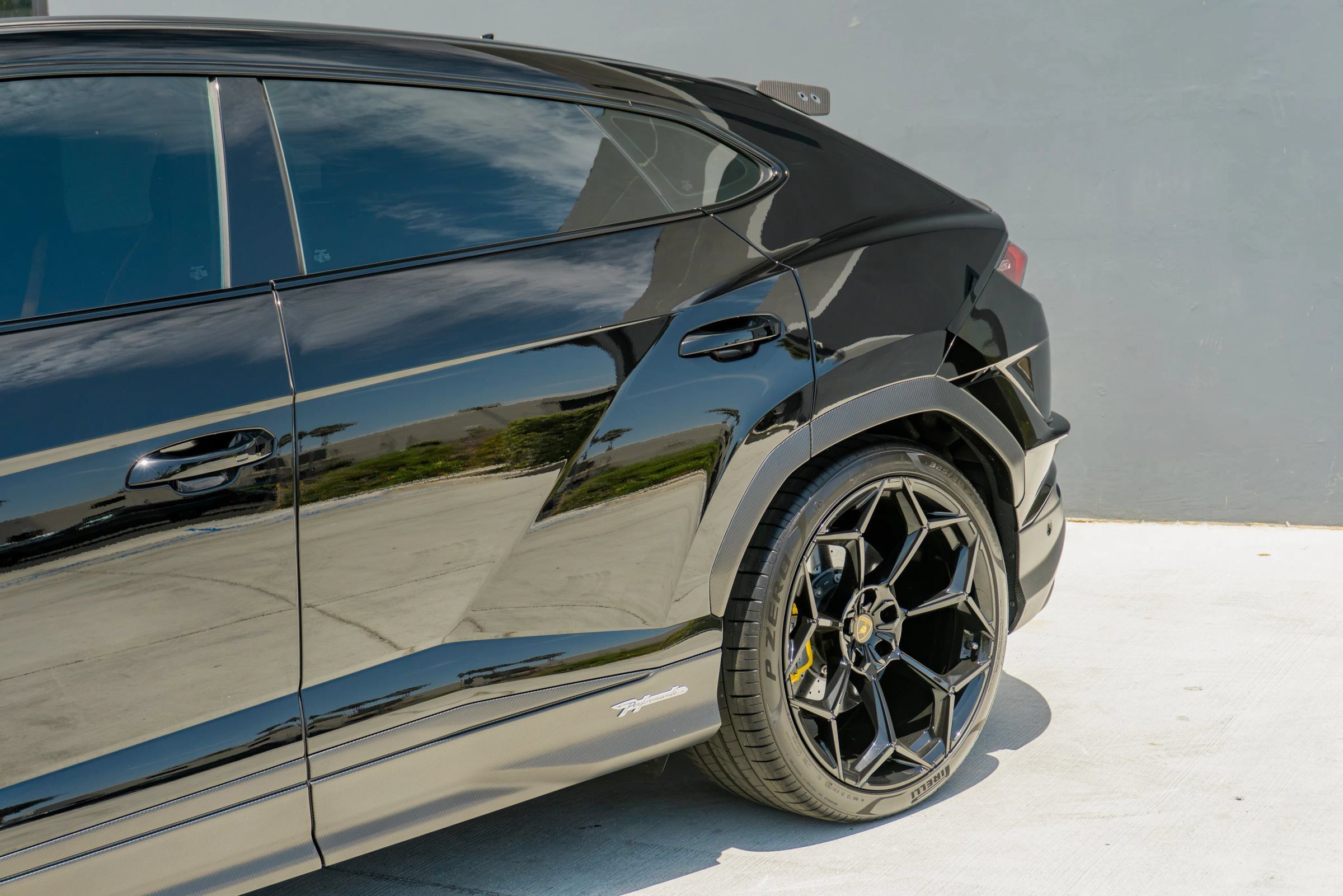 Used 2024 Lamborghini Urus Performante AWD/4WD image 30