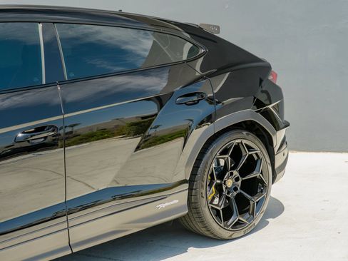 Used 2024 Lamborghini Urus Performante AWD/4WD image 30