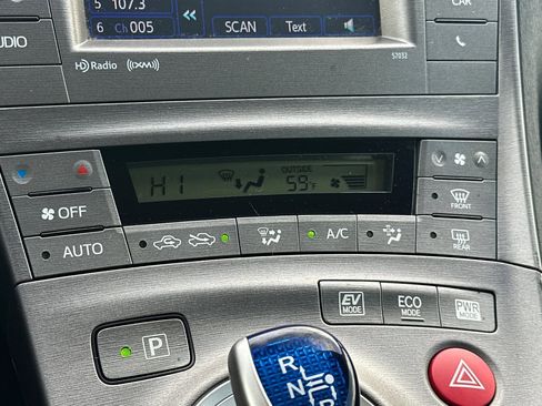 Used 2014 Toyota Prius Three image 18