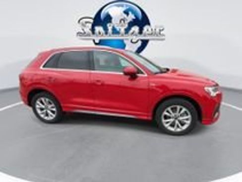 Used 2024 Audi Q3 2.0T Premium image 10