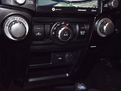 Used 2020 Toyota 4Runner Venture image 29