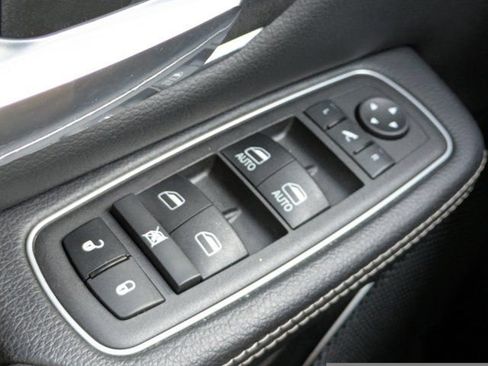 Used 2023 RAM 1500 Laramie image 19