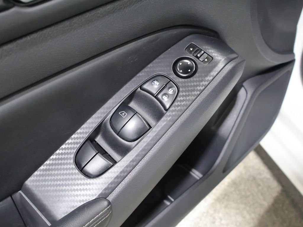 Used 2025 Nissan Altima 2.5 SV AWD/4WD image 13