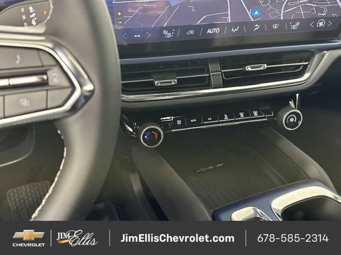 New 2026 Chevrolet Equinox EV LT AWD/4WD image 17