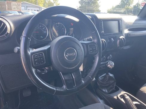 Used 2018 Jeep Wrangler Sport AWD/4WD image 16