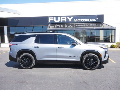 Used 2025 Chevrolet Traverse RS w/ LPO, Floor Liner Package AWD/4WD image 1