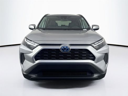 Used 2022 Toyota RAV4 XLE image 3