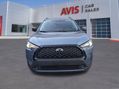 Used 2025 Toyota Corolla Cross LE image 2