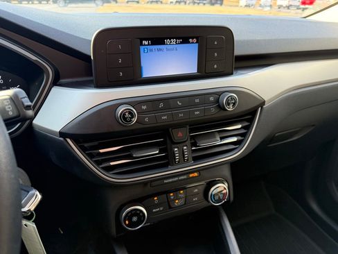 Used 2021 Ford Escape S image 8