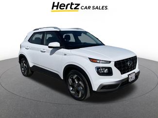 Used 2025 Hyundai Venue SEL video 1