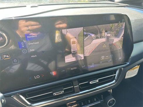 New 2026 Chevrolet Equinox EV LT image 25