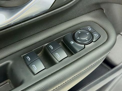 Used 2024 GMC Terrain SLE image 20