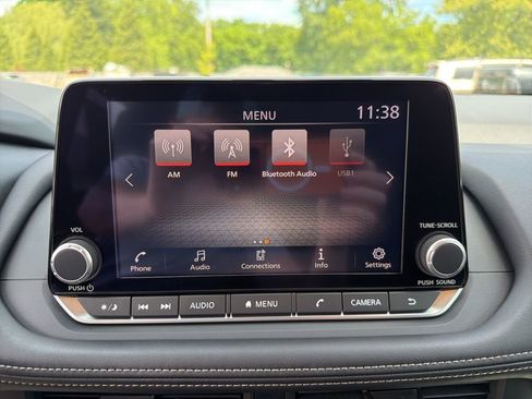 Used 2025 Nissan Rogue S AWD/4WD image 17