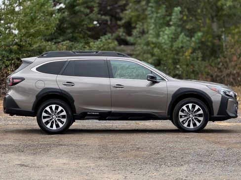 Used 2023 Subaru Outback Limited XT AWD/4WD image 8
