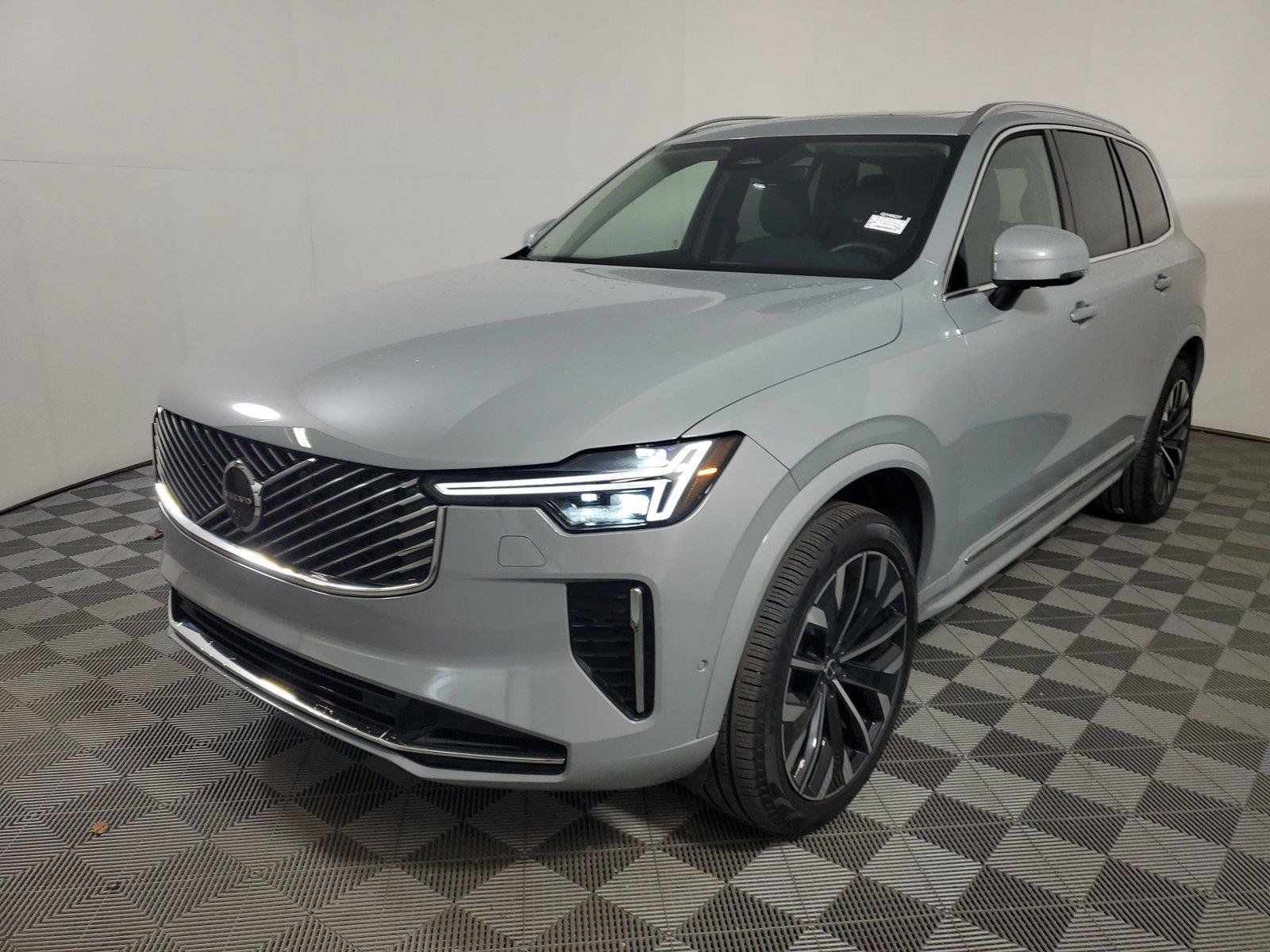Certified 2026 Volvo XC90 B6 Plus AWD/4WD image 3