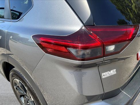 Certified 2025 Nissan Rogue SV FWD image 19