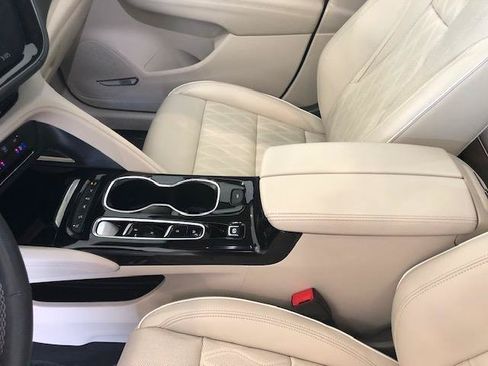 Used 2023 Buick Envision Avenir AWD/4WD image 7