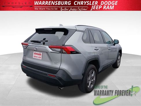 Used 2025 Toyota RAV4 XLE image 3