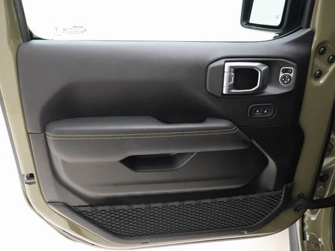 Used 2025 Jeep Wrangler Unlimited Sahara image 7