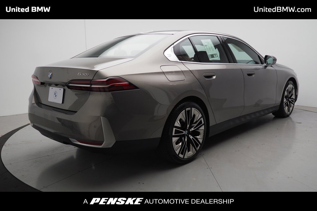 Certified 2026 BMW 530i RWD image 3