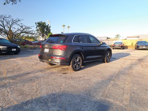 Used 2020 Audi Q5 e Premium w/ Convenience Package image 3