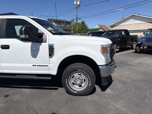 Used 2022 Ford F250 XL w/ Power Equipment Group AWD/4WD image 2