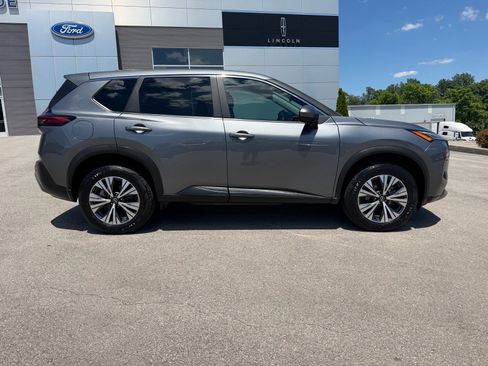 Used 2023 Nissan Rogue SV AWD/4WD image 16
