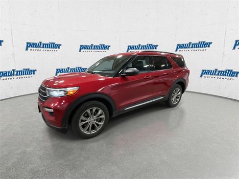 Used 2022 Ford Explorer XLT w/ Equipment Group 202A image 5