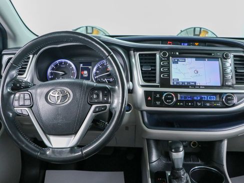 Used 2017 Toyota Highlander XLE FWD image 17