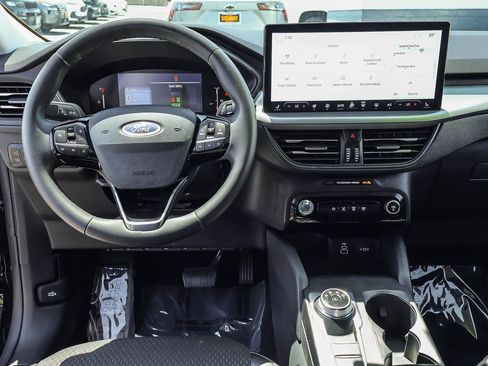Used 2025 Ford Escape SE FWD image 3