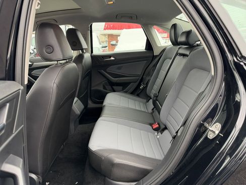 Used 2025 Volkswagen Jetta SE image 24