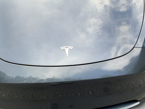 Used 2023 Tesla Model Y AWD image 29