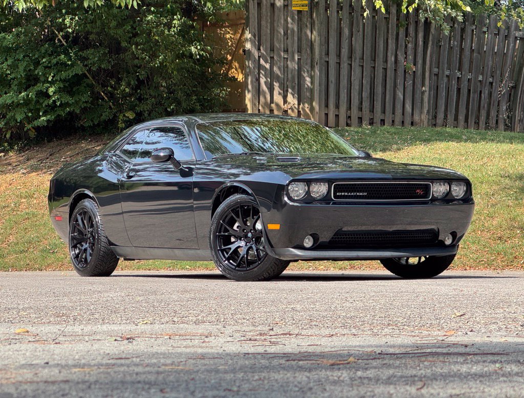 Used 2014 Dodge Challenger R/T RWD image 2